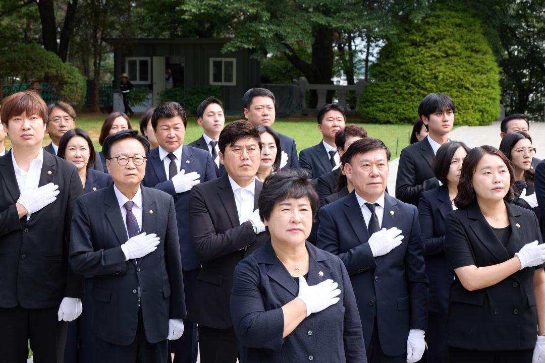 '현충탑 참배' 게시글의 사진(8) '20260702 현충탑 참배-010.jpg'