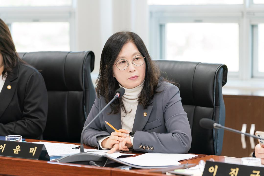 '상임위 위원별 제1차 회의 (제292회 임시회)' 게시글의 사진(62) '20250411 제292회 임시화 제 1차 상임위원회 N-18.jpg'