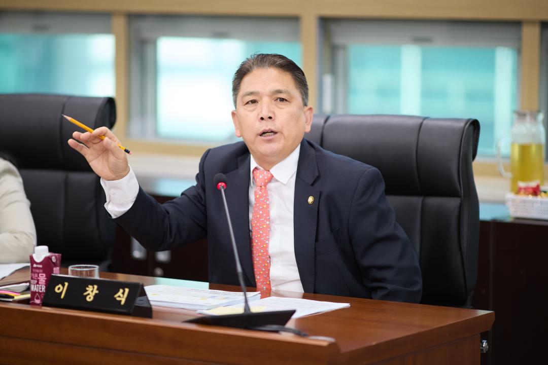 '상임위 위원별 제1차 회의 (제292회 임시회)' 게시글의 사진(32) '20250411 상임위 위원별 제 1차 회의 (제292회 임시회)-081.jpg'