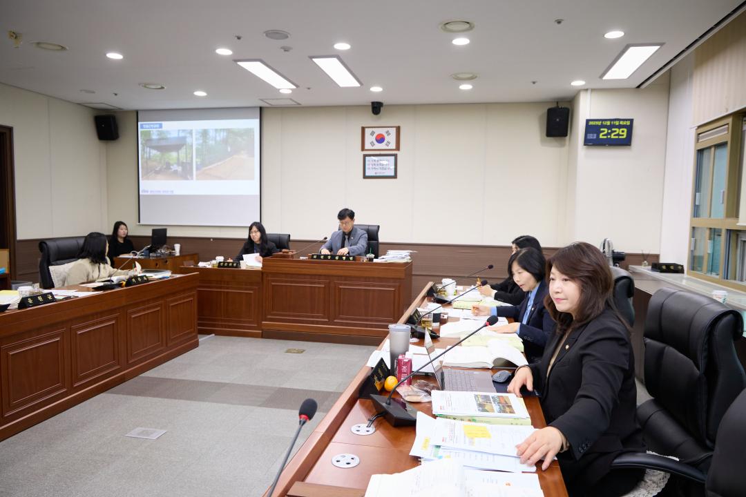 '제3차 예산결산특별위원회(제297회 제2차 정례회)' 게시글의 사진(29) '20251211 제3차 예산결산특별위원회(제297회 제2차 정례회)-77.jpg'