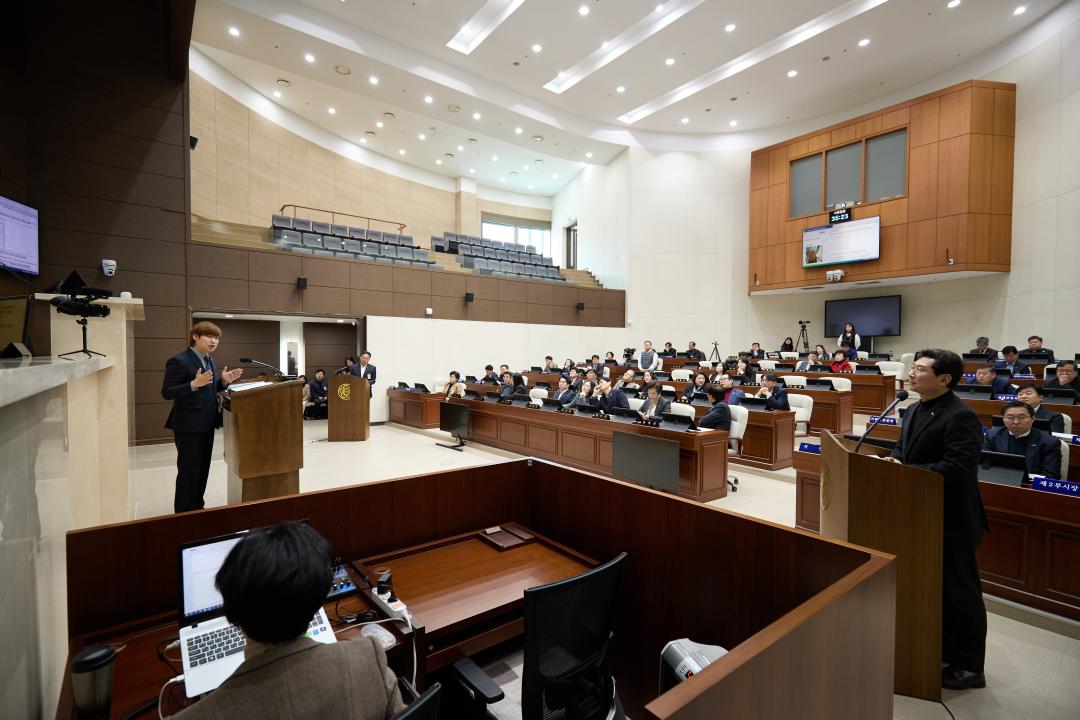 '제290회 임시회 제2차 본회의' 게시글의 사진(18) '20250214 제290회 임시회 제2차 본회의-21.jpg'