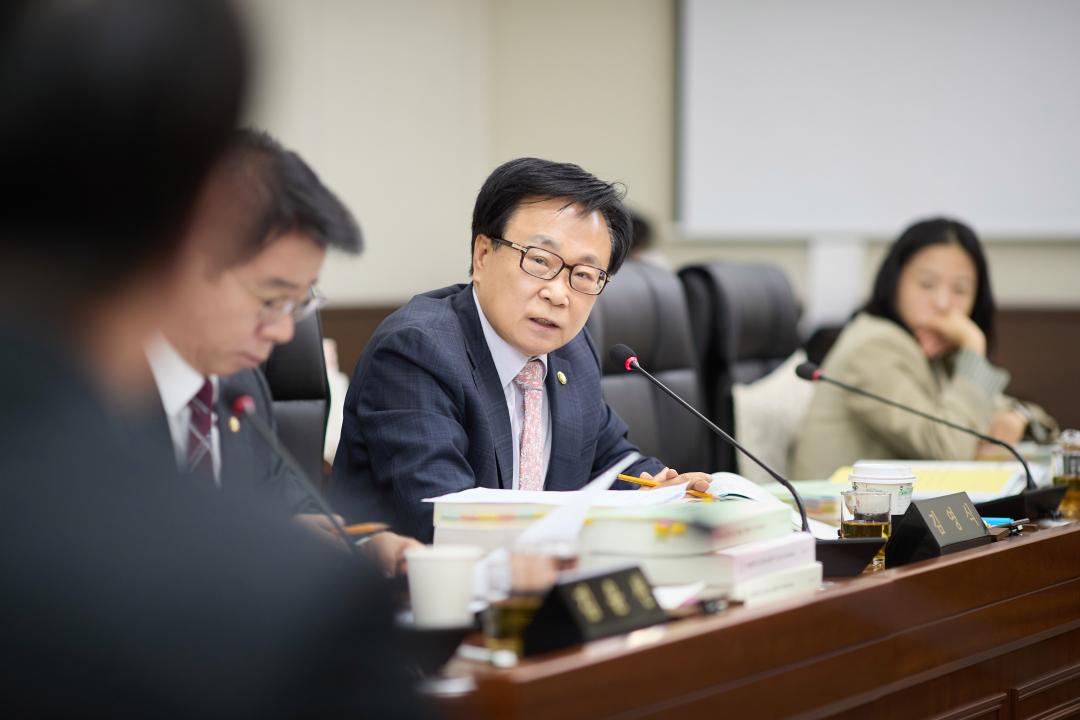 '제3차 예산결산특별위원회(제297회 제2차 정례회)' 게시글의 사진(12) '20251211 제3차 예산결산특별위원회(제297회 제2차 정례회)-34.jpg'