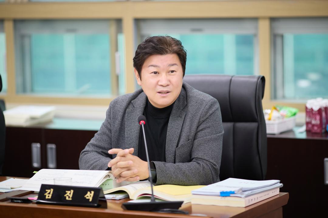 '제3차 예산결산특별위원회(제297회 제2차 정례회)' 게시글의 사진(32) '20251211 제3차 예산결산특별위원회(제297회 제2차 정례회)-82.jpg'