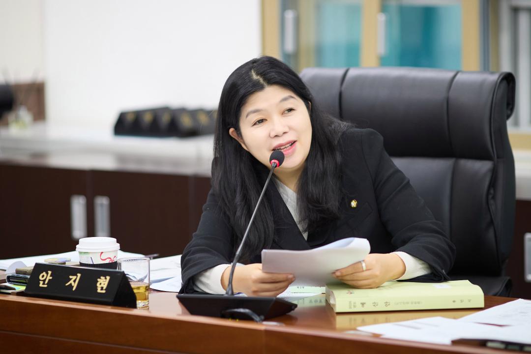 '제3차 예산결산특별위원회(제297회 제2차 정례회)' 게시글의 사진(18) '20251211 제3차 예산결산특별위원회(제297회 제2차 정례회)-45.jpg'