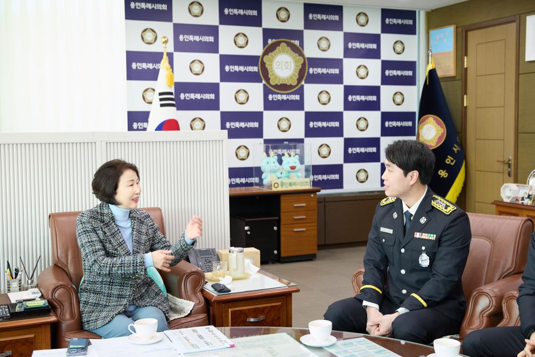 '모범시민 표창 수여' 게시글의 사진(7) '20250306 모범시민 표창 수여-09.jpg'