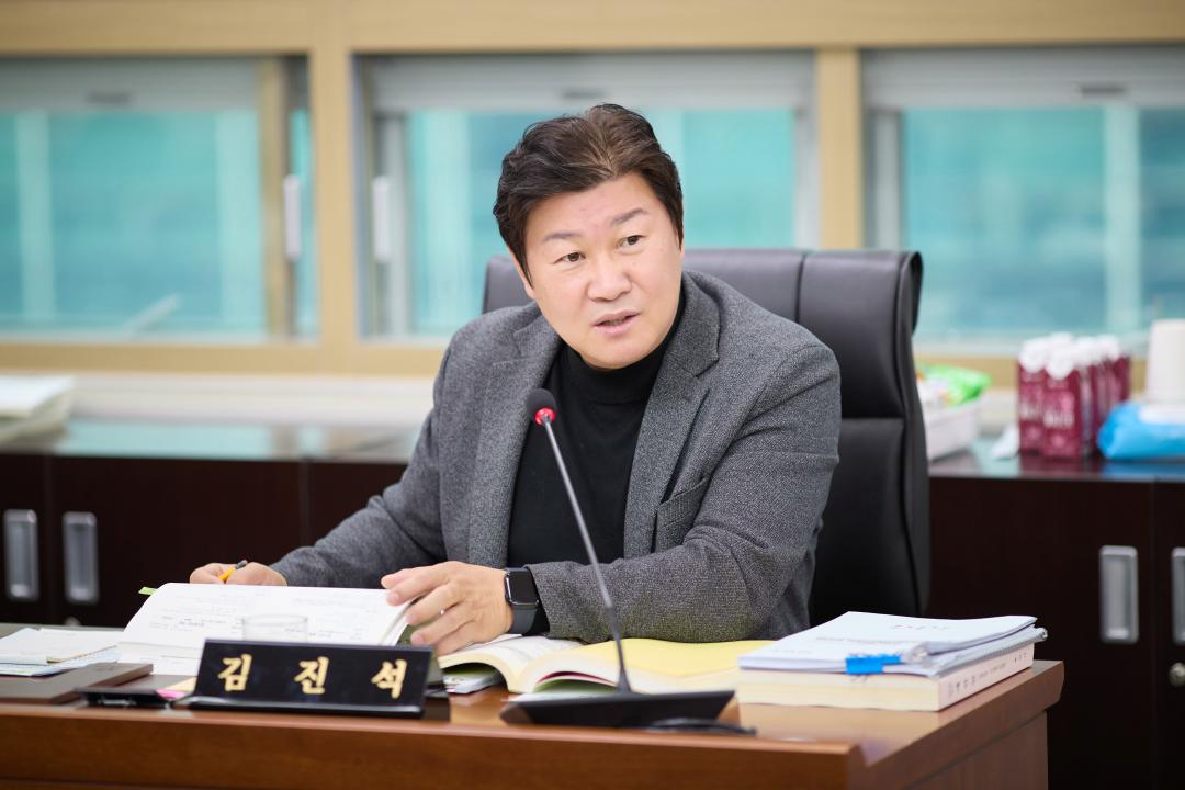 '제3차 예산결산특별위원회(제297회 제2차 정례회)' 게시글의 사진(31) '20251211 제3차 예산결산특별위원회(제297회 제2차 정례회)-81.jpg'