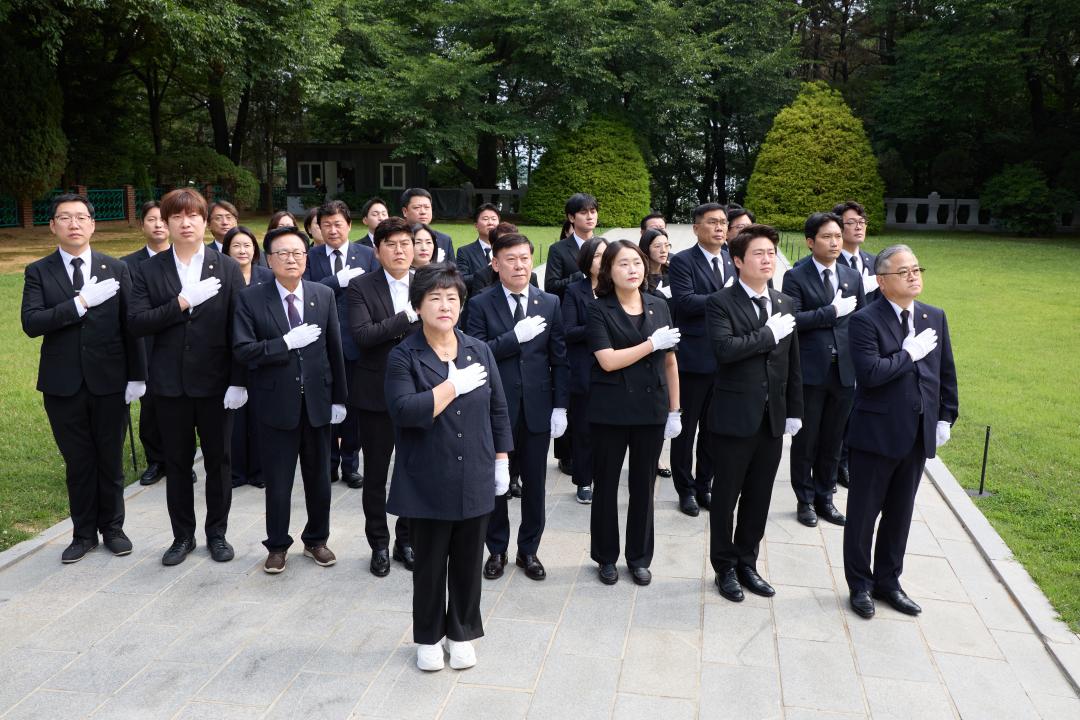 '현충탑 참배' 게시글의 사진(7) '20260702 현충탑 참배-009.jpg'