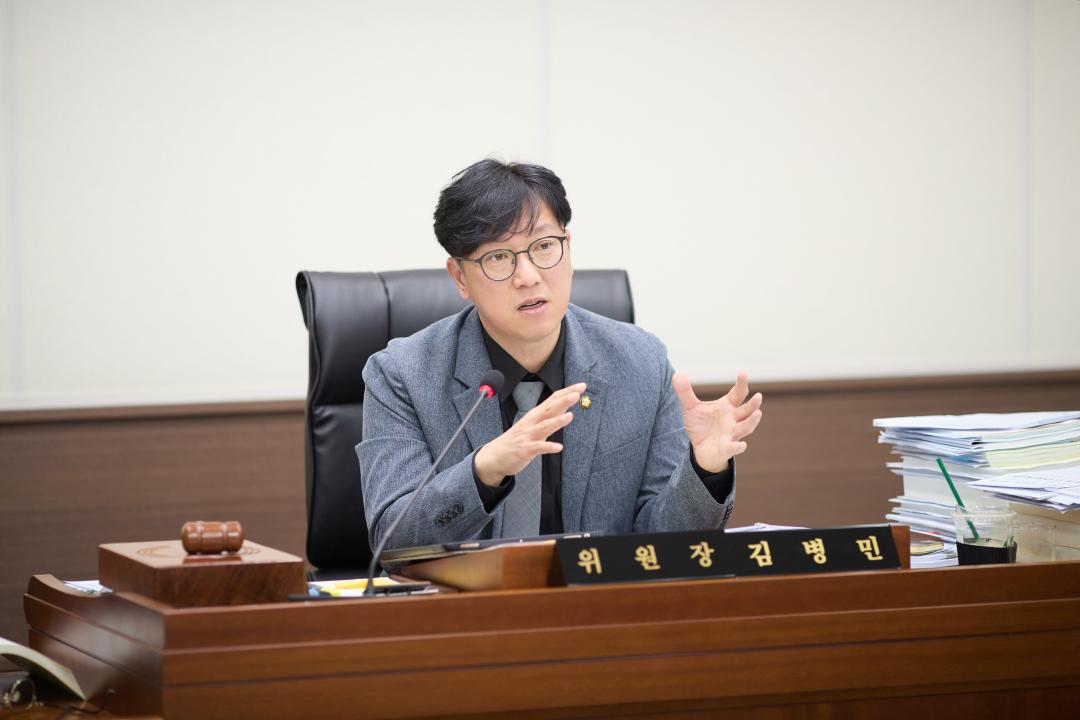 '제3차 예산결산특별위원회(제297회 제2차 정례회)' 게시글의 사진(3) '20251211 제3차 예산결산특별위원회(제297회 제2차 정례회)-03.jpg'