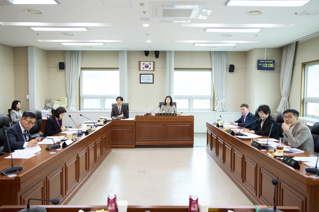'상임위위원회별 제1차 회의 ( 제302회 임시회 )' 게시글의 사진(15) '20260403 상임위원회별 제1차 회의(제302호 임시회)-21.jpg'