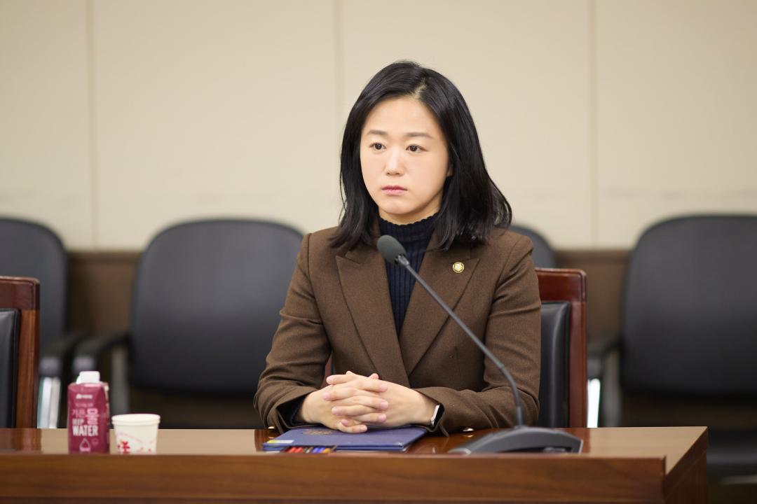 '상임위위원회별 제1차 회의 ( 제300회 임시회 )' 게시글의 사진(26) '20260210 상임위원회별 제1차 회의(제300회 임시회)-52.jpg'
