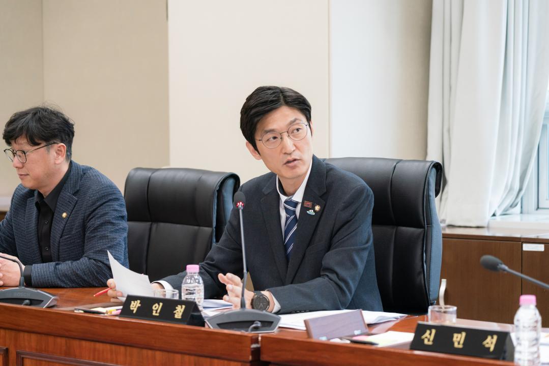 '상임위 위원별 제1차 회의 (제292회 임시회)' 게시글의 사진(77) '20250411 제292회 임시화 제 1차 상임위원회 N-33.jpg'