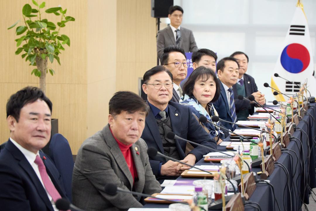 '경기도시군의회의장협의회 제181차 정례회의' 게시글의 사진(16) '20260127 경기도시군의회의장협의회 제181차 정례회의-20.jpg'