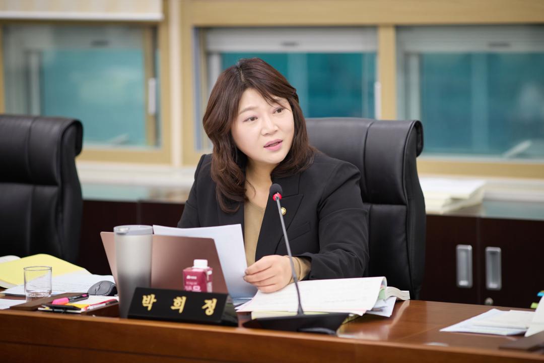 '제3차 예산결산특별위원회(제297회 제2차 정례회)' 게시글의 사진(25) '20251211 제3차 예산결산특별위원회(제297회 제2차 정례회)-64.jpg'