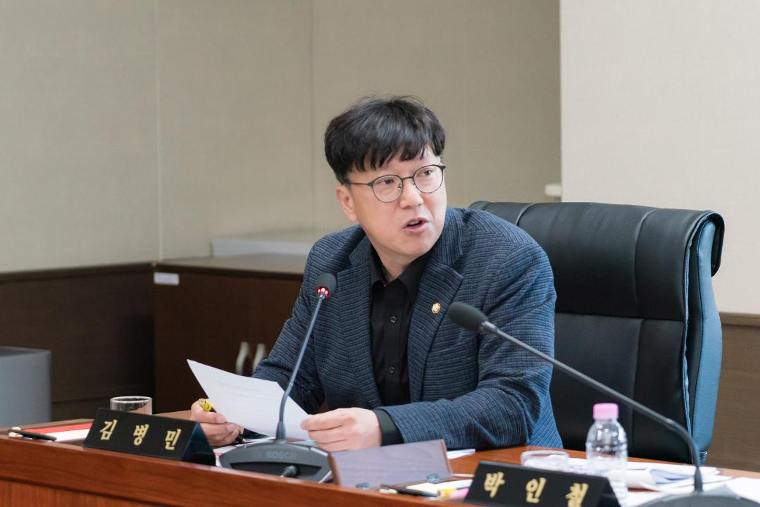 '상임위 위원별 제1차 회의 (제292회 임시회)' 게시글의 사진(74) '20250411 제292회 임시화 제 1차 상임위원회 N-27.jpg'