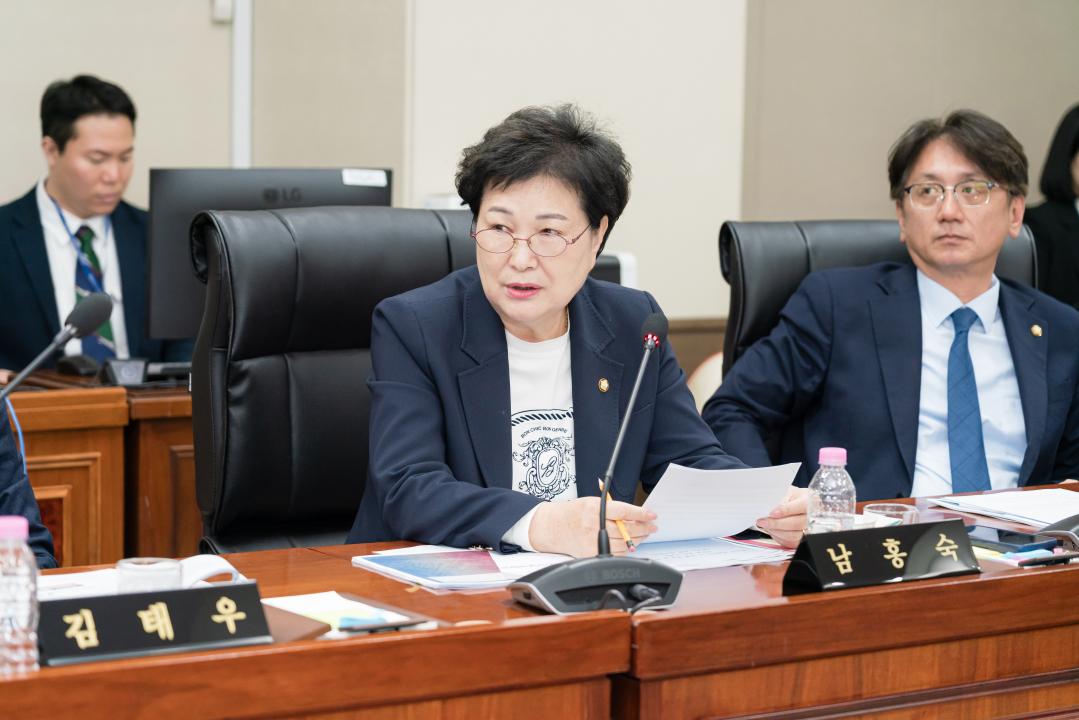 '상임위 위원별 제1차 회의 (제292회 임시회)' 게시글의 사진(71) '20250411 제292회 임시화 제 1차 상임위원회 N-11.jpg'