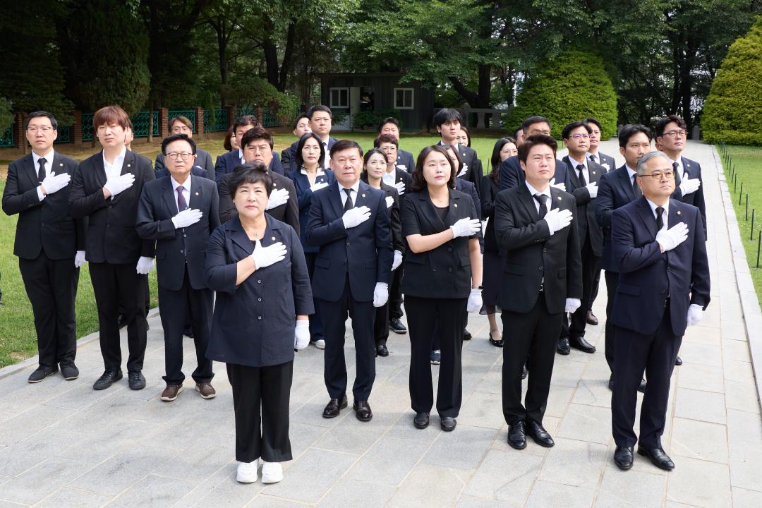 '현충탑 참배' 게시글의 사진(4) '20260702 현충탑 참배-005.jpg'