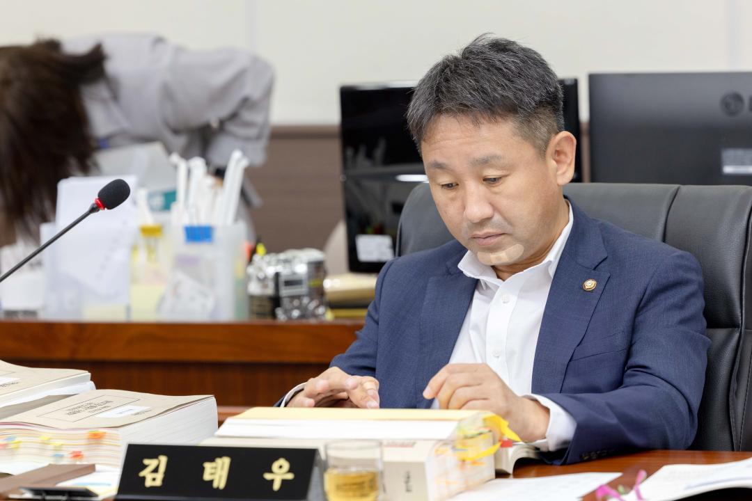 '제2차 예산결산특별위원회(제293회 제1차 정례회)' 게시글의 사진(11) '20250625 제293회 제1차 정례회 예산결산위원회 회의 (24).jpg'