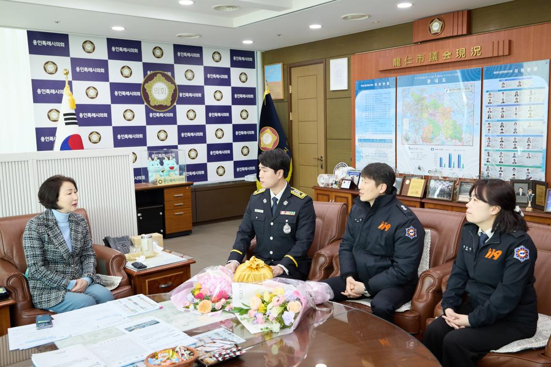 '모범시민 표창 수여' 게시글의 사진(3) '20250306 모범시민 표창 수여-04.jpg'