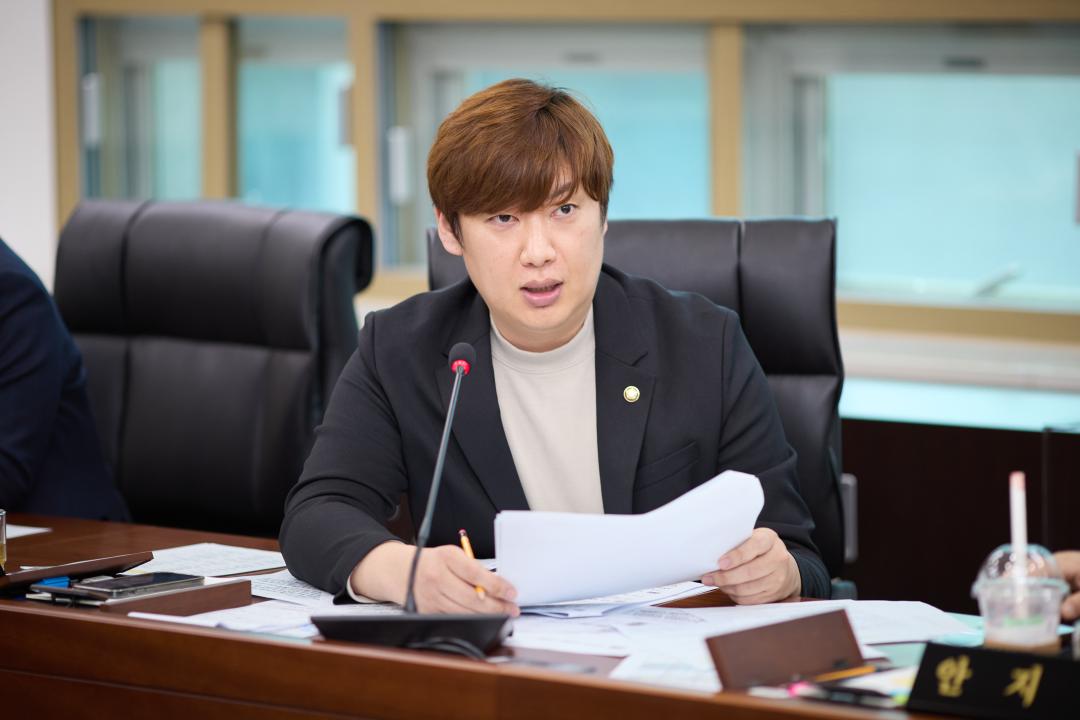 '상임위 위원별 제1차 회의 (제292회 임시회)' 게시글의 사진(26) '20250411 상임위 위원별 제 1차 회의 (제292회 임시회)-068.jpg'
