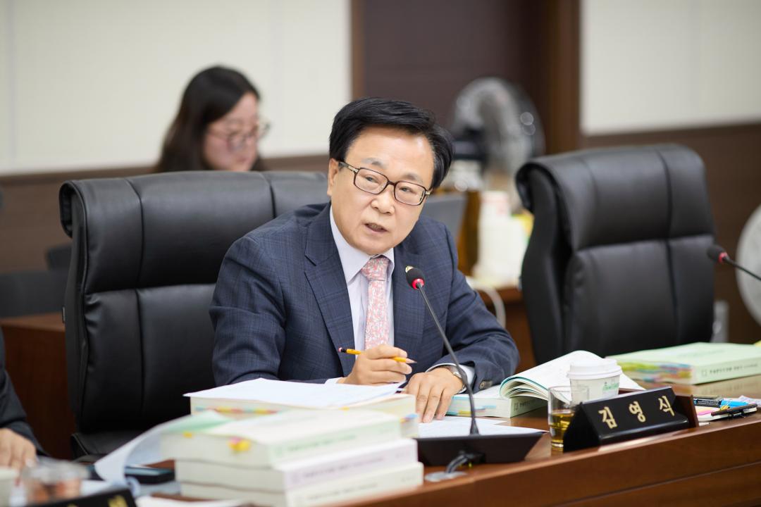 '제3차 예산결산특별위원회(제297회 제2차 정례회)' 게시글의 사진(15) '20251211 제3차 예산결산특별위원회(제297회 제2차 정례회)-39.jpg'