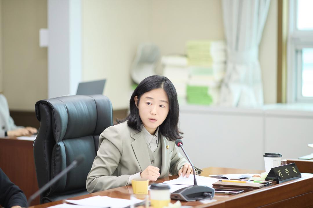 '상임위위원회별 제1차 회의 ( 제302회 임시회 )' 게시글의 사진(17) '20260403 상임위원회별 제1차 회의(제302호 임시회)-25.jpg'