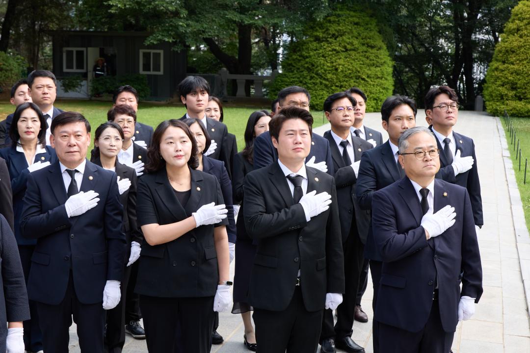 '현충탑 참배' 게시글의 사진(6) '20260702 현충탑 참배-007.jpg'