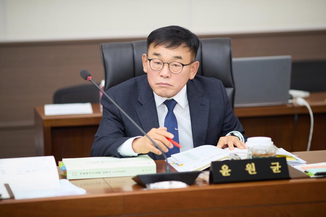 '제3차 예산결산특별위원회(제297회 제2차 정례회)' 게시글의 사진(9) '20251211 제3차 예산결산특별위원회(제297회 제2차 정례회)-30.jpg'