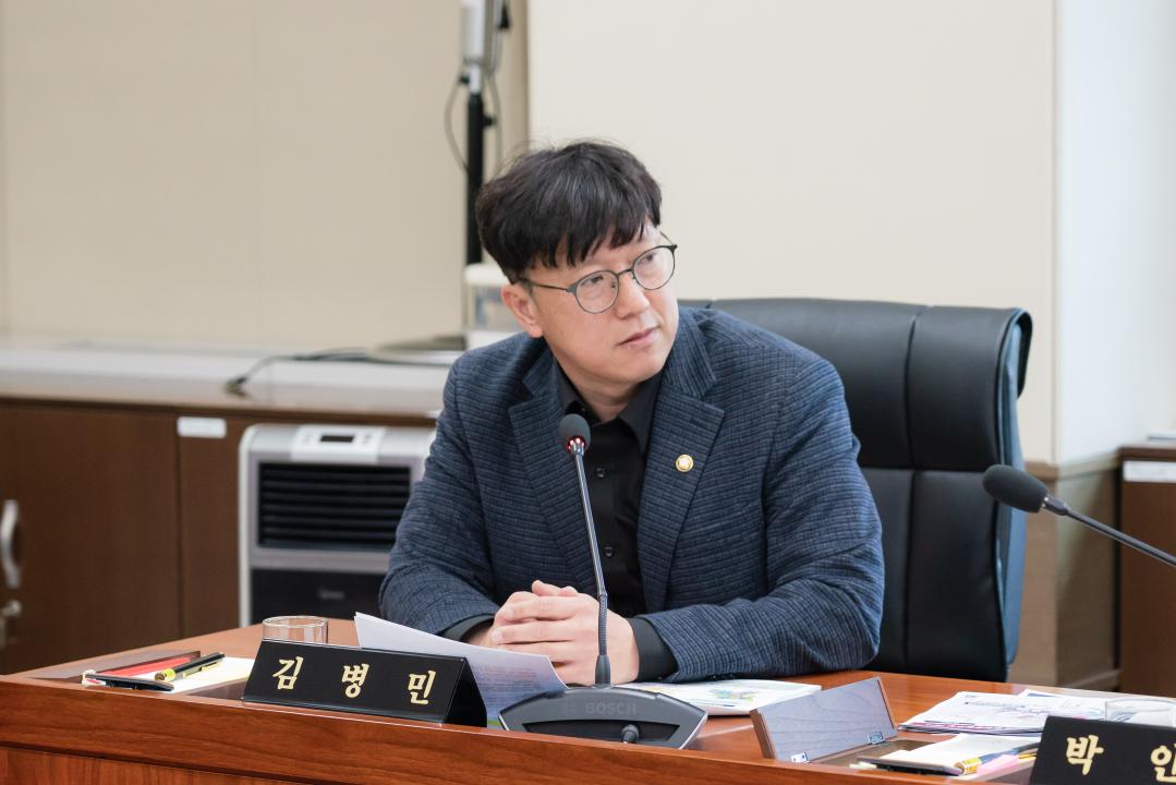 '상임위 위원별 제1차 회의 (제292회 임시회)' 게시글의 사진(73) '20250411 제292회 임시화 제 1차 상임위원회 N-29.jpg'