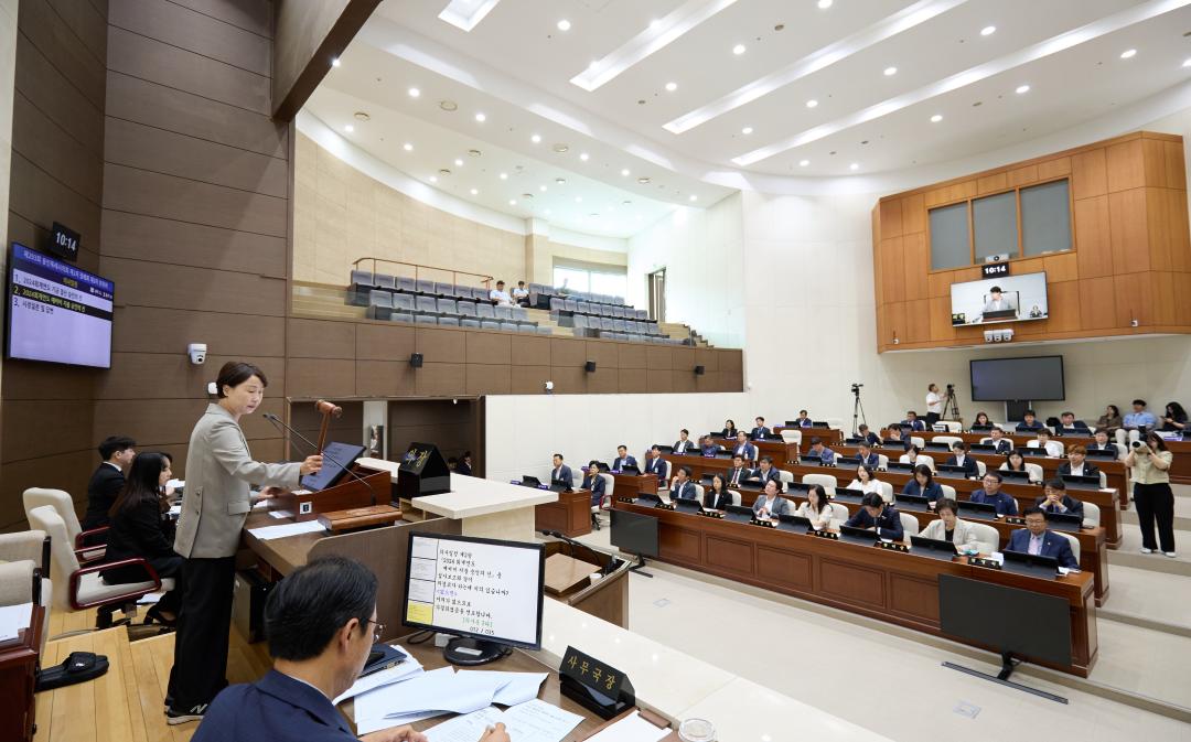'제293회 제1차 정례회 제3차 본회의' 게시글의 사진(2) '20250627 제293회 제1차 정례회 제3차 본회의(39).jpg'