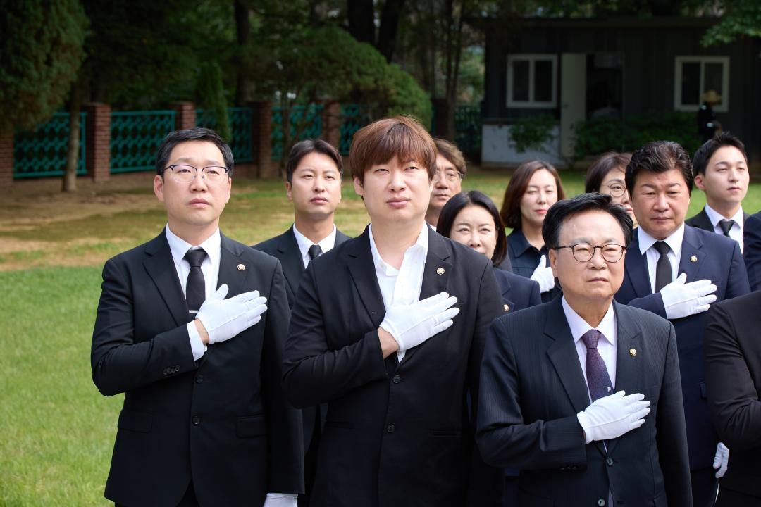 '현충탑 참배' 게시글의 사진(10) '20260702 현충탑 참배-013.jpg'