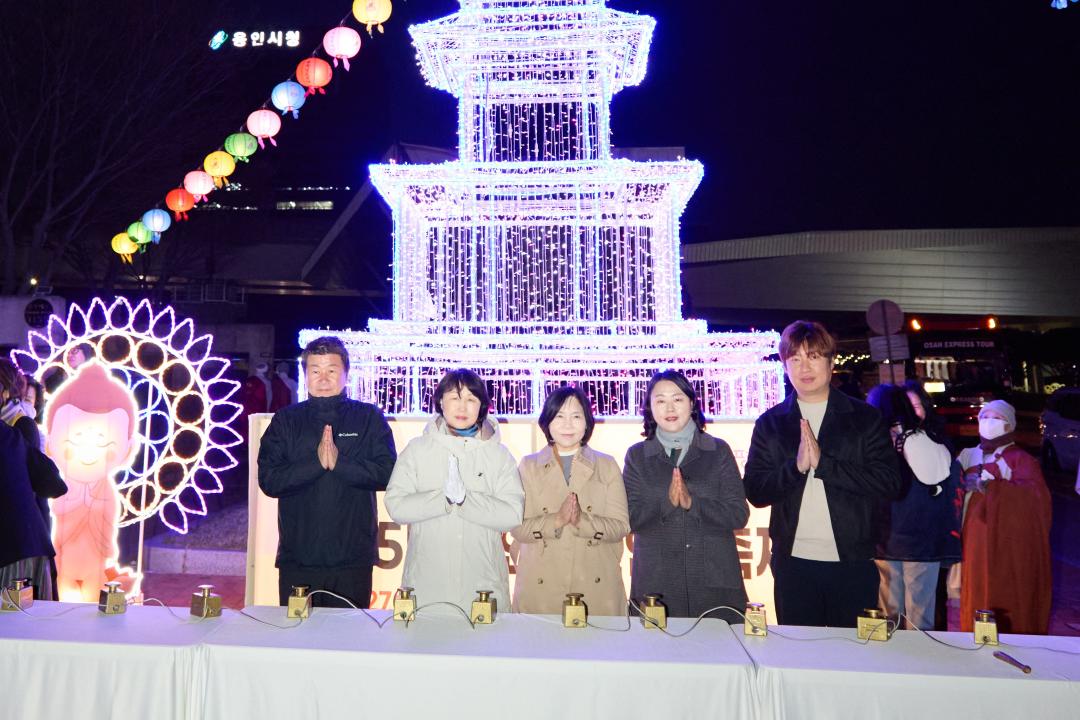 '2025 용인시민연등축제 봉축점등식' 게시글의 사진(5) '20250413 2025 용인시민연등축제 봉축점등식-39.jpg'
