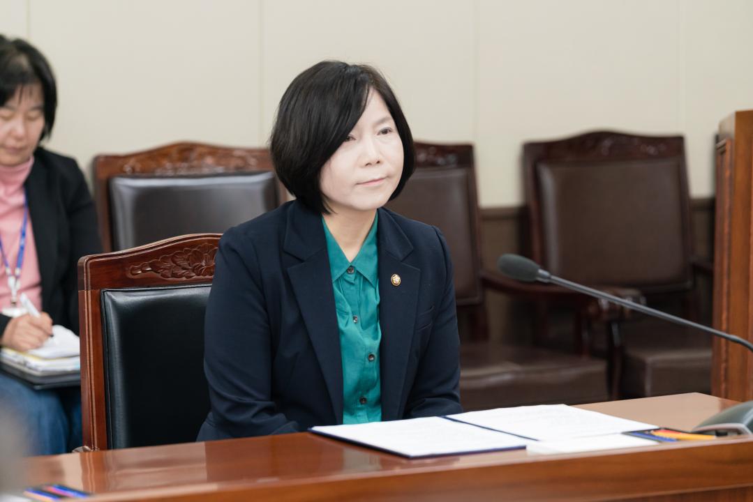 '상임위 위원별 제1차 회의 (제292회 임시회)' 게시글의 사진(58) '20250411 제292회 임시화 제 1차 상임위원회 N-16.jpg'