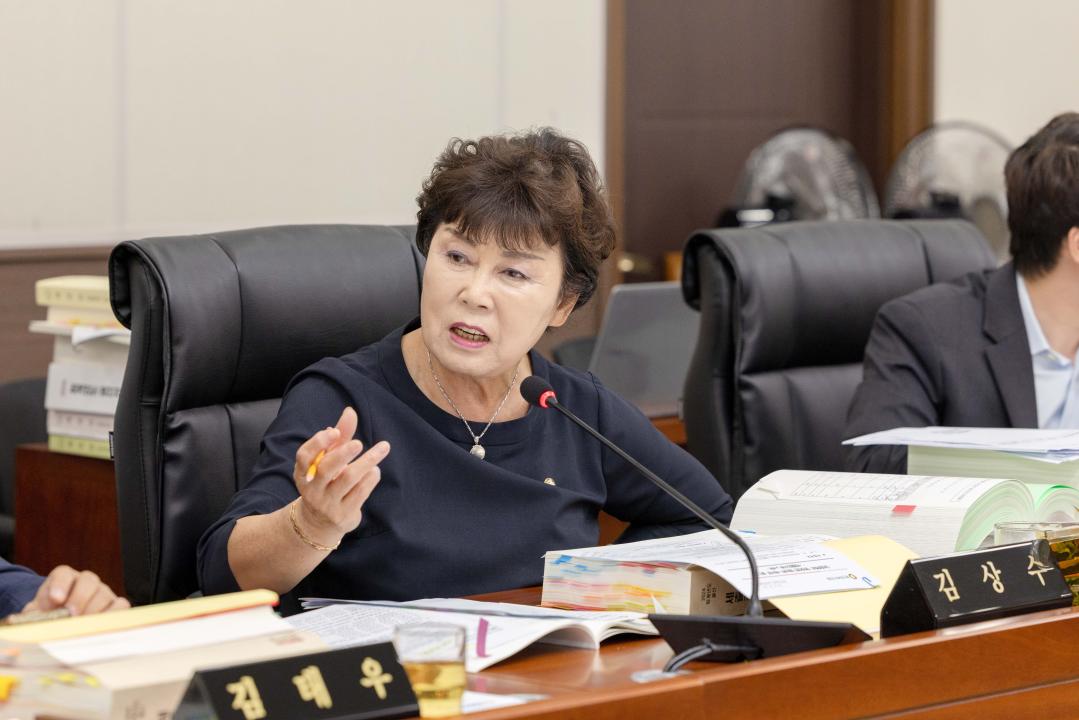 '제2차 예산결산특별위원회(제293회 제1차 정례회)' 게시글의 사진(9) '20250625 제293회 제1차 정례회 예산결산위원회 회의 (18).jpg'