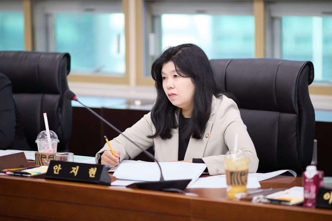 '상임위 위원별 제1차 회의 (제292회 임시회)' 게시글의 사진(29) '20250411 상임위 위원별 제 1차 회의 (제292회 임시회)-077.jpg'