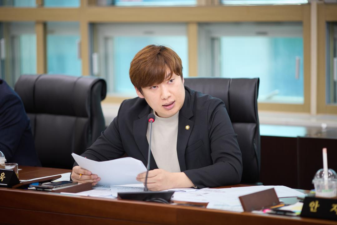 '상임위 위원별 제1차 회의 (제292회 임시회)' 게시글의 사진(24) '20250411 상임위 위원별 제 1차 회의 (제292회 임시회)-064.jpg'
