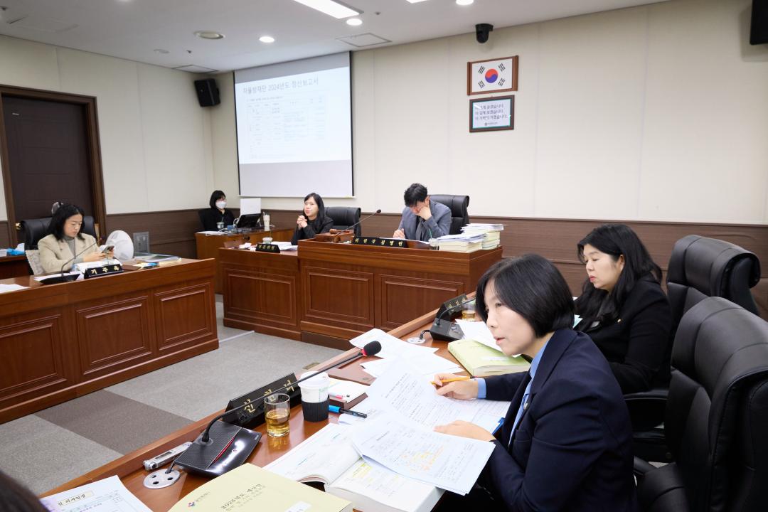 '제3차 예산결산특별위원회(제297회 제2차 정례회)' 게시글의 사진(24) '20251211 제3차 예산결산특별위원회(제297회 제2차 정례회)-60.jpg'