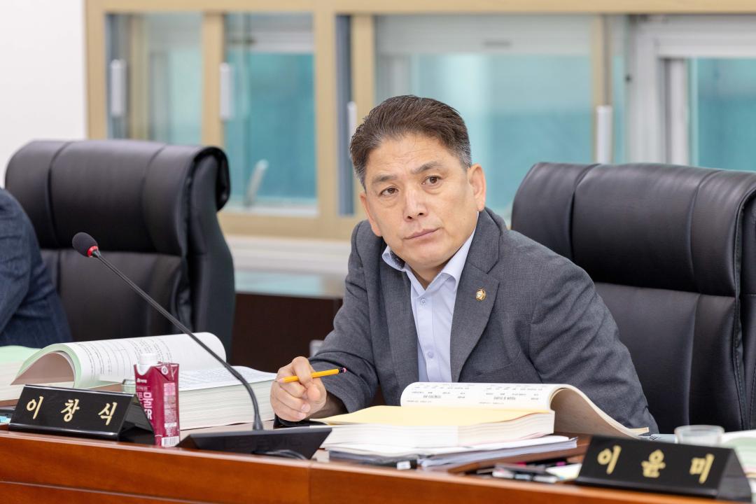 '제2차 예산결산특별위원회(제293회 제1차 정례회)' 게시글의 사진(4) '20250625 제293회 제1차 정례회 예산결산위원회 회의 (11).jpg'
