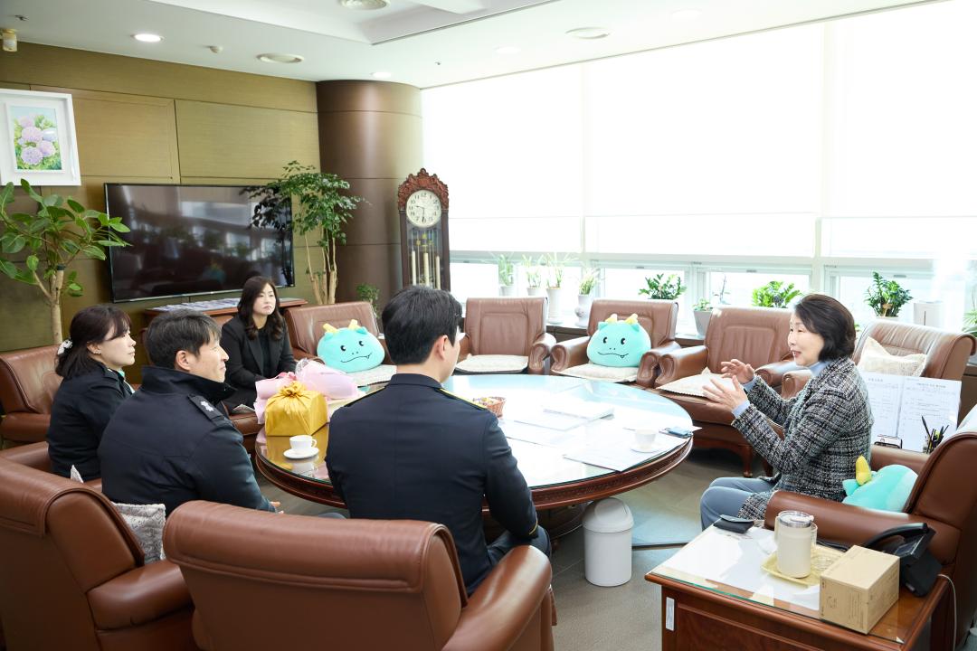 '모범시민 표창 수여' 게시글의 사진(6) '20250306 모범시민 표창 수여-08.jpg'