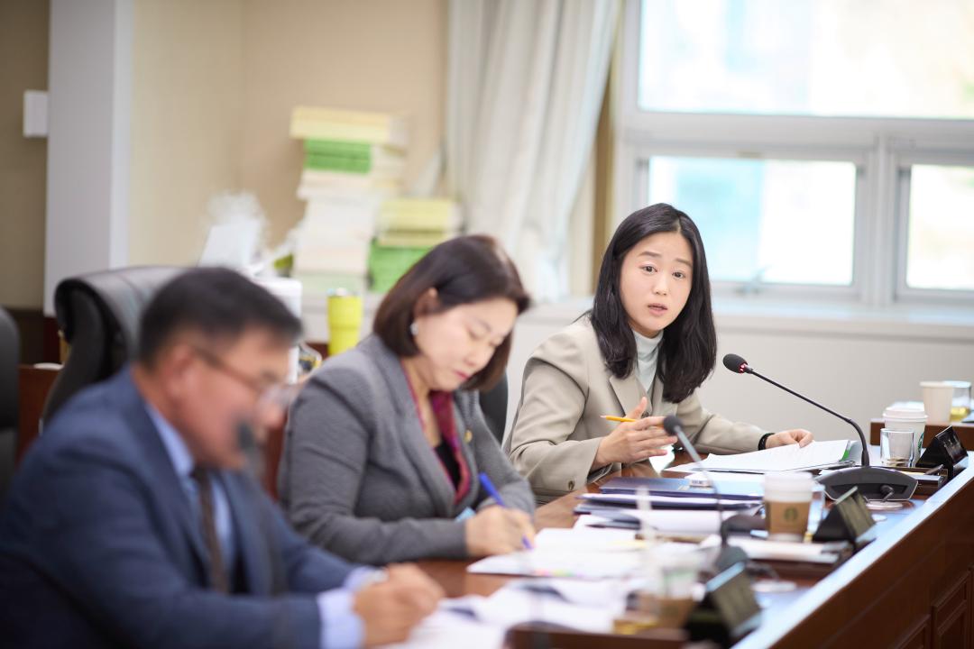 '상임위 위원별 제1차 회의 (제292회 임시회)' 게시글의 사진(42) '20250411 상임위 위원별 제 1차 회의 (제292회 임시회)-103.jpg'