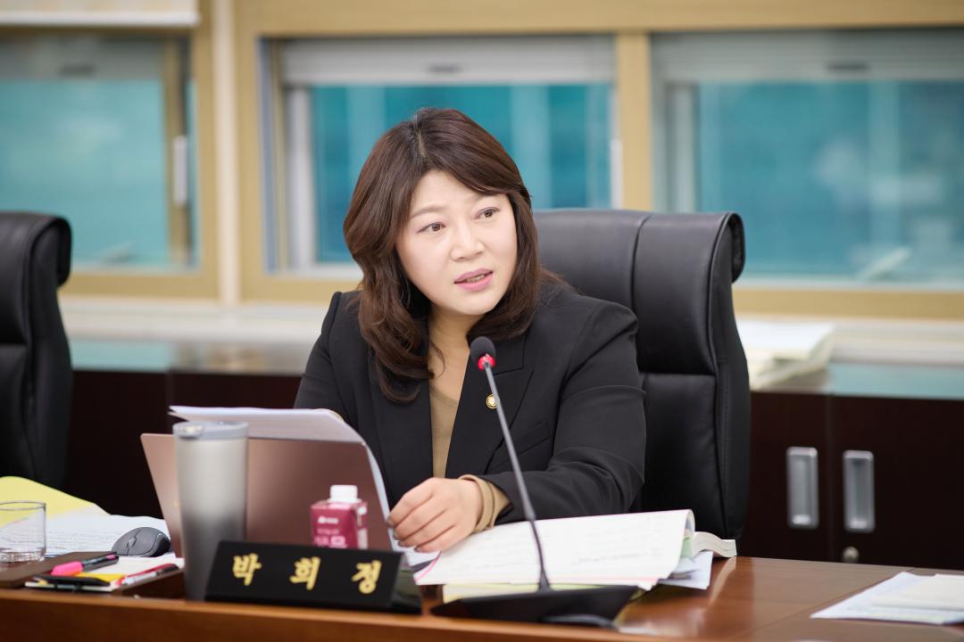 '제3차 예산결산특별위원회(제297회 제2차 정례회)' 게시글의 사진(28) '20251211 제3차 예산결산특별위원회(제297회 제2차 정례회)-71.jpg'