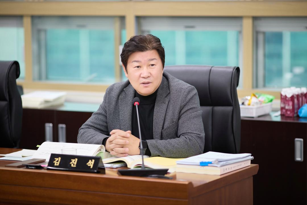 '제3차 예산결산특별위원회(제297회 제2차 정례회)' 게시글의 사진(30) '20251211 제3차 예산결산특별위원회(제297회 제2차 정례회)-79.jpg'