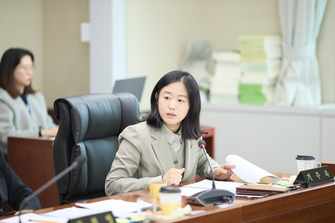 '상임위위원회별 제1차 회의 ( 제302회 임시회 )' 게시글의 사진(16) '20260403 상임위원회별 제1차 회의(제302호 임시회)-23.jpg'