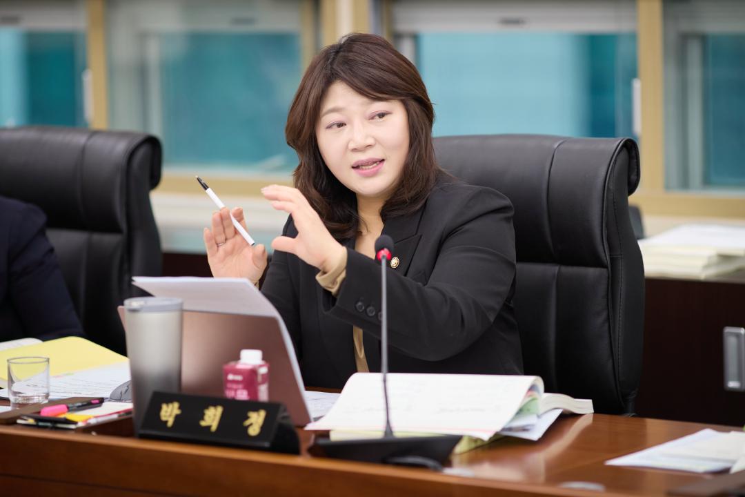 '제3차 예산결산특별위원회(제297회 제2차 정례회)' 게시글의 사진(27) '20251211 제3차 예산결산특별위원회(제297회 제2차 정례회)-69.jpg'