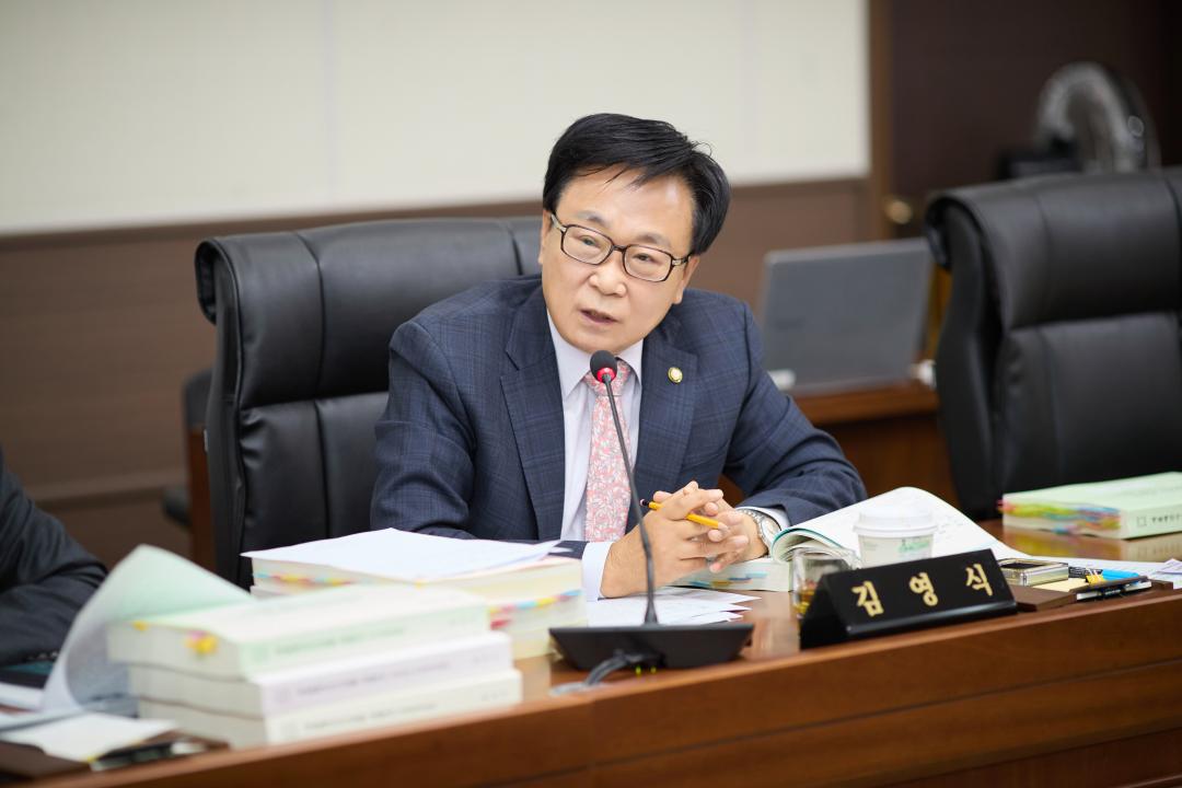 '제3차 예산결산특별위원회(제297회 제2차 정례회)' 게시글의 사진(14) '20251211 제3차 예산결산특별위원회(제297회 제2차 정례회)-38.jpg'