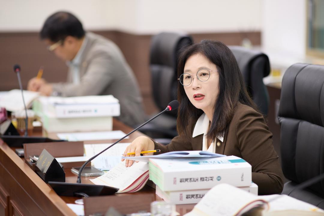 '제3차 예산결산특별위원회(제293차 제1회 정례회)' 게시글의 사진(30) '20250626 제3차 예산결산특별위원회(제293차 제1회 정례회)-76.jpg'