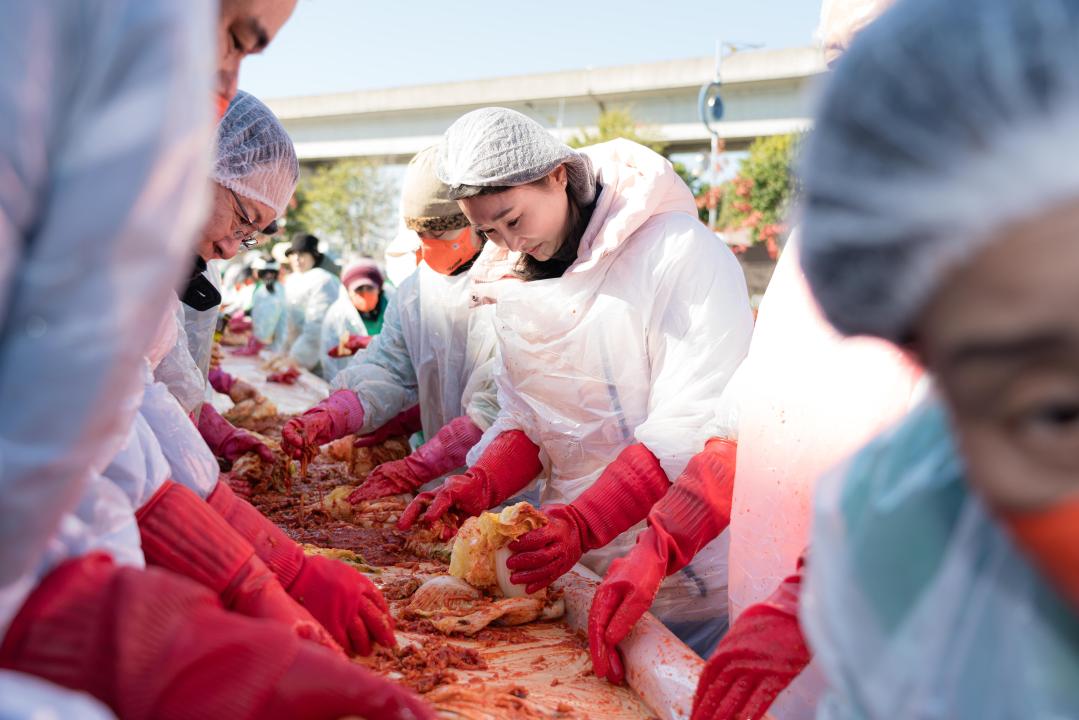 '용인 사랑 나눔 김장' 게시글의 사진(17) '20251103 용인 사랑 나눔 김장 축제 N_-5.JPG'
