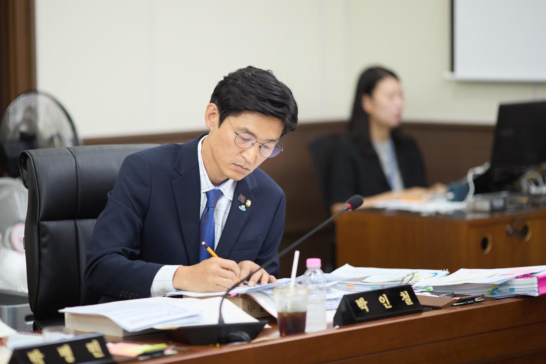 '제3차 예산결산특별위원회(제293차 제1회 정례회)' 게시글의 사진(9) '20250626 제3차 예산결산특별위원회(제293차 제1회 정례회)-30.jpg'