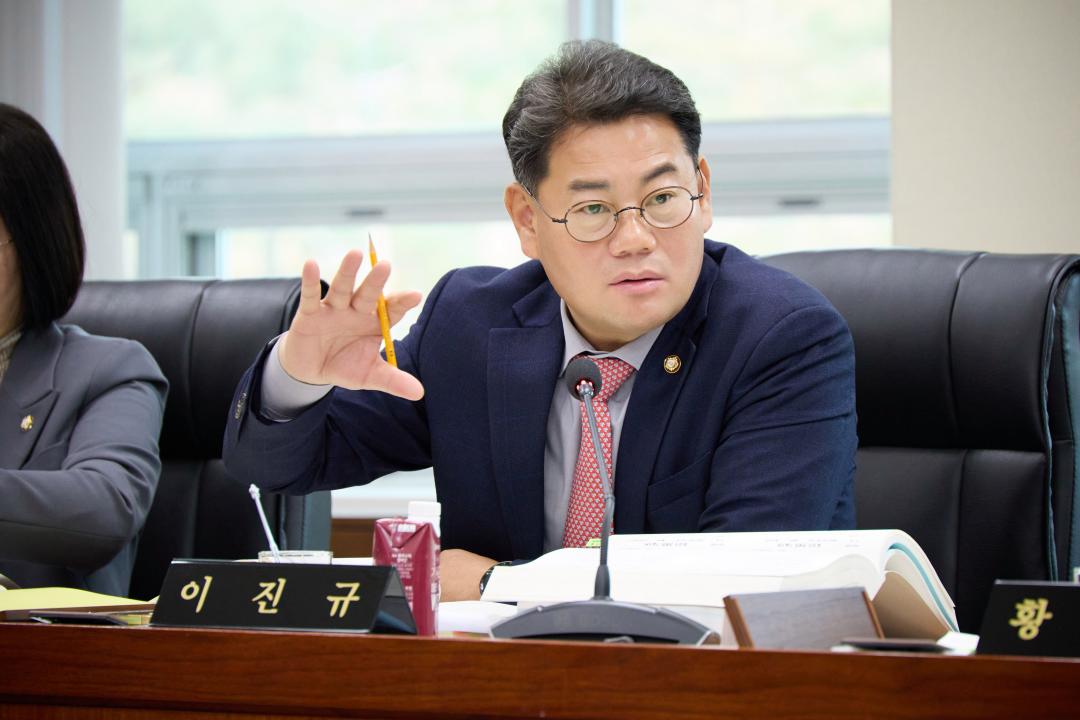 '상임위위원회별 제3차 회의(제297회 제2차 정례회)' 게시글의 사진(54) '20251204 상임위위원회별 제3차 회의(제297회 제2차 정례회)-060.jpg'