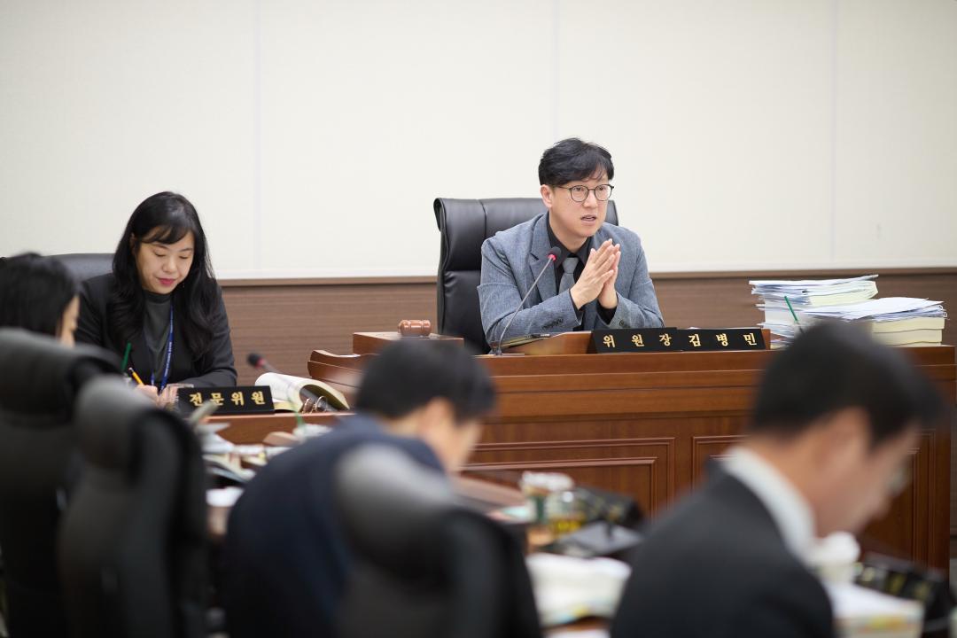 '제3차 예산결산특별위원회(제297회 제2차 정례회)' 게시글의 사진(4) '20251211 제3차 예산결산특별위원회(제297회 제2차 정례회)-04.jpg'