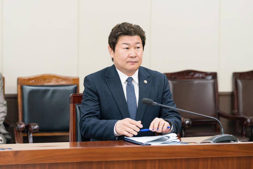 '상임위 위원별 제1차 회의 (제292회 임시회)' 게시글의 사진(57) '20250411 제292회 임시화 제 1차 상임위원회 N-7.jpg'